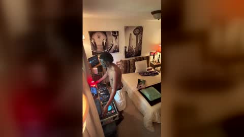 Snapshot of bearmeat4you chatting on 05-17-26, 11:01 bearmeat4you online show from 05-17-26, 11:01
