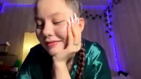 Snapshot of beataschielke chatting on 02-22-26, 12:04 Bella online show from 02-22-26, 12:04