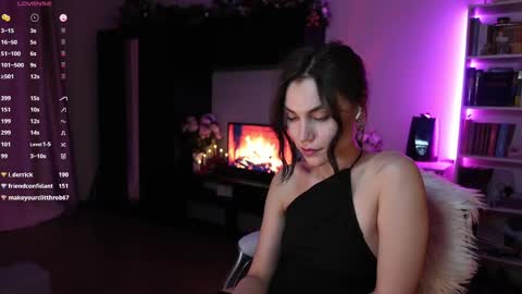 Snapshot of beatricefawne chatting on 02-23-25, 02:29 Bzzz Bea online show from 02-23-25, 02:29