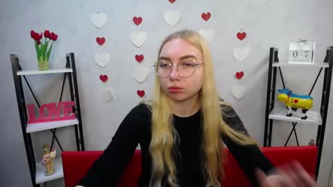 Snapshot of beatriceflyy chatting on 12-08-24, 06:01 BeatriceFlyy online show from 12-08-24, 06:01