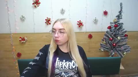 Snapshot of beatriceflyy chatting on 01-19-25, 01:12 BeatriceFlyy online show from 01-19-25, 01:12