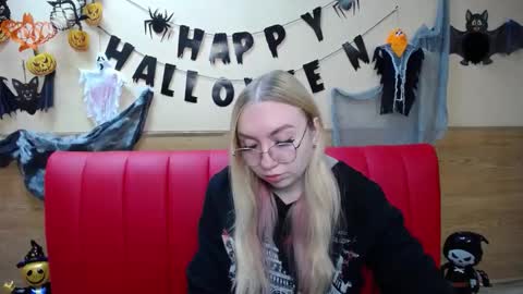 Snapshot of beatriceflyy chatting on 10-28-25, 01:25 BeatriceFlyy online show from 10-28-25, 01:25