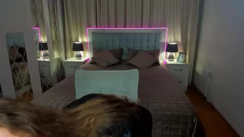 Snapshot of beatricewild chatting on 11-16-25, 11:27 BeatriceWild online show from 11-16-25, 11:27