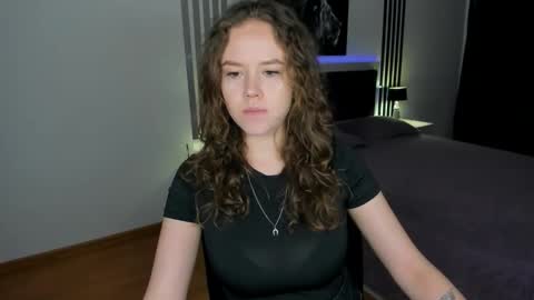 Snapshot of beatricewild chatting on 05-10-26, 10:09 BeatriceWild online show from 05-10-26, 10:09