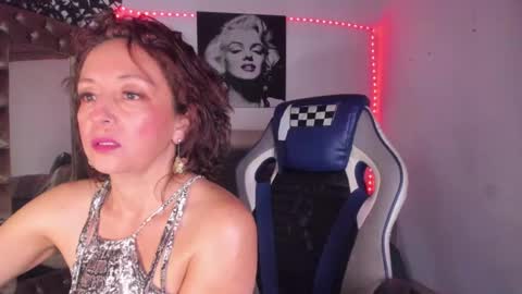 Snapshot of beatricez chatting on 10-14-25, 05:47 Chanel online show from 10-14-25, 05:47