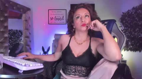 Snapshot of beatricez chatting on 11-09-25, 05:50 Chanel online show from 11-09-25, 05:50