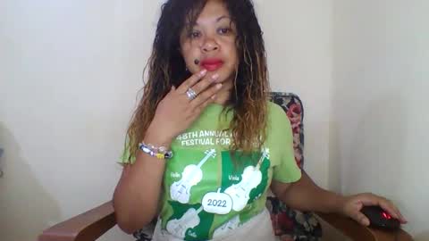 Snapshot of beaute_choco chatting on 10-12-25, 05:17 Eva online show from 10-12-25, 05:17