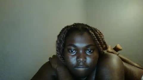 Snapshot of beautie699392 chatting on 03-12-25, 03:18 Lil stunner online show from 03-12-25, 03:18
