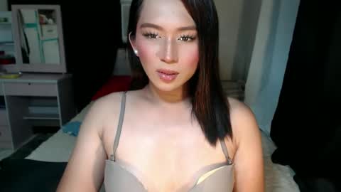 Mia online show from 06-03-26, 08:39