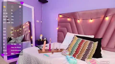 Snapshot of beautifulskinny18 chatting on 03-10-25, 10:34 Shalom online show from 03-10-25, 10:34