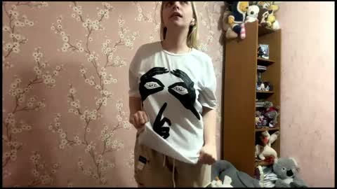 Mia online show from 04-23-26, 03:36