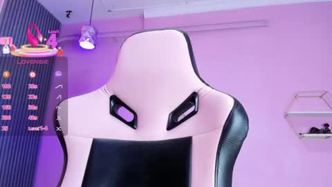 Snapshot of beautty_woman_ chatting on 06-22-26, 10:23 Sara online show from 06-22-26, 10:23