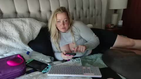 Snapshot of beauty4agent chatting on 12-30-24, 08:47 beauty4agent online show from 12-30-24, 08:47