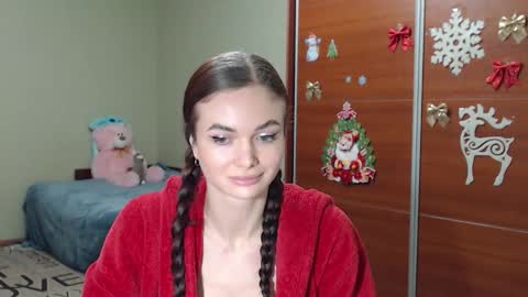 Snapshot of beauty_fruity chatting on 12-21-25, 12:12 Maria online show from 12-21-25, 12:12