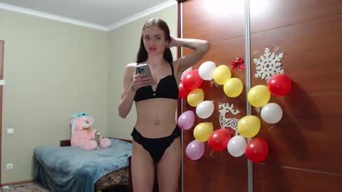 Snapshot of beauty_fruity chatting on 02-11-26, 02:11 Maria online show from 02-11-26, 02:11