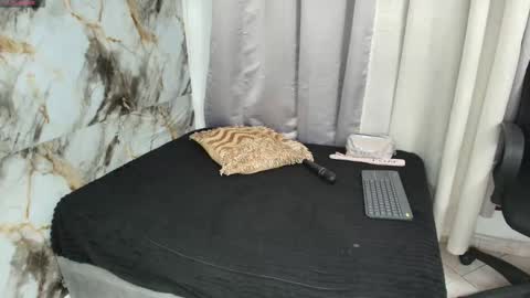 Snapshot of beauty_lana18 chatting on 12-18-25, 03:23 lana online show from 12-18-25, 03:23