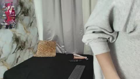 Snapshot of beauty_lana18 chatting on 12-19-25, 02:18 lana online show from 12-19-25, 02:18