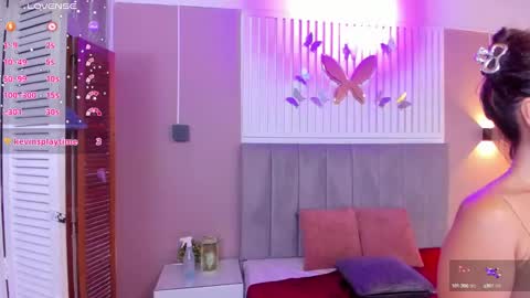 Snapshot of beauty_milf4 chatting on 01-16-25, 02:41 Chantall online show from 01-16-25, 02:41