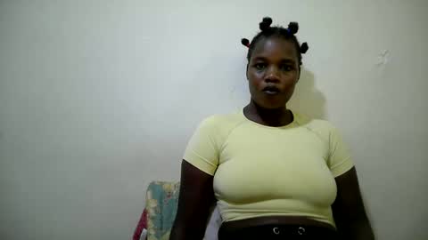 Snapshot of beauty_nina1 chatting on 11-19-25, 04:18 beauty_nina1 online show from 11-19-25, 04:18