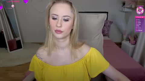 Snapshot of beauty_sashaxx chatting on 06-15-26, 03:03 beauty Sasha online show from 06-15-26, 03:03