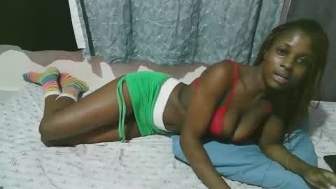 Snapshot of beautyamara chatting on 04-26-26, 03:42 Amara online show from 04-26-26, 03:42