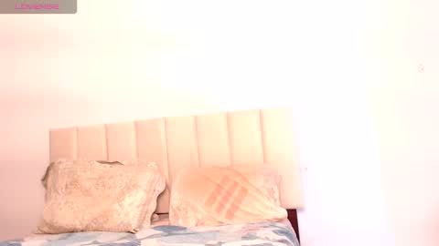 Snapshot of bebe_sua chatting on 02-19-25, 02:44 Jennifer online show from 02-19-25, 02:44