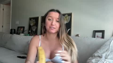 Snapshot of becca0101 chatting on 01-07-25, 06:03 Becca Hart online show from 01-07-25, 06:03