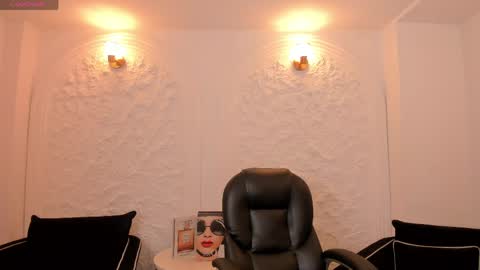 Snapshot of beccabaxter chatting on 05-10-26, 11:59 Am Becca online show from 05-10-26, 11:59