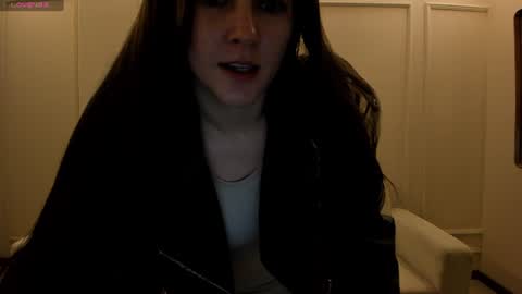 Snapshot of beccabaxter chatting on 06-24-26, 12:04 Am Becca online show from 06-24-26, 12:04