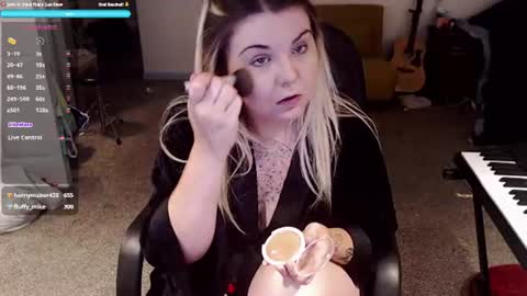 Snapshot of beccalubov chatting on 06-25-26, 12:09 Becca Lubov online show from 06-25-26, 12:09