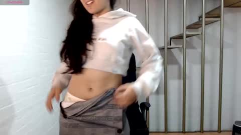 Snapshot of beckdymon chatting on 02-17-25, 02:53 Daniela online show from 02-17-25, 02:53