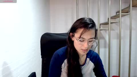 Snapshot of beckdymon chatting on 02-24-25, 12:52 Daniela online show from 02-24-25, 12:52