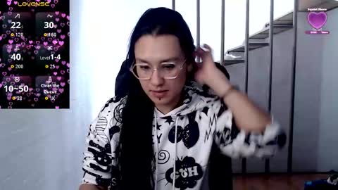 Snapshot of beckdymon chatting on 10-01-25, 08:37 Daniela online show from 10-01-25, 08:37