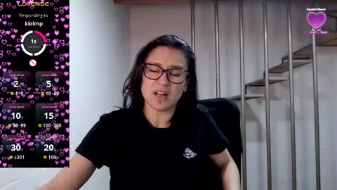 Snapshot of beckdymon chatting on 11-11-25, 02:11 Daniela online show from 11-11-25, 02:11