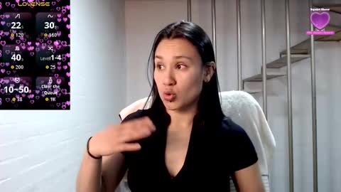 Snapshot of beckdymon chatting on 11-17-25, 01:44 Daniela online show from 11-17-25, 01:44