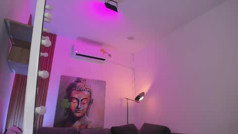 Victoria  online show from 03-28-26, 11:21