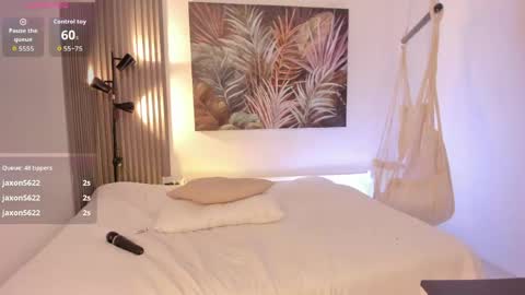 Victoria  online show from 05-11-26, 02:45