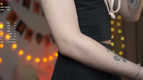 Snapshot of beckymadsons chatting on 11-10-25, 02:05 Melissa online show from 11-10-25, 02:05