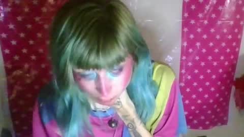 Snapshot of beckytheclown chatting on 09-19-25, 12:23 Beckytheclown online show from 09-19-25, 12:23