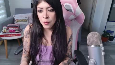 Snapshot of bedroomeyess chatting on 05-22-26, 10:15 Amber UwU IM MOVING AND IS CRAZY ILL BE BACK VERY SOON 3 MISS YA ALREADY online show from 05-22-26, 10:15