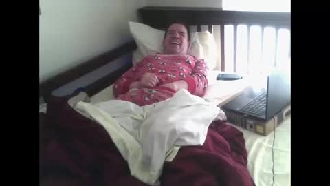 Snapshot of bedwetboy chatting on 05-26-26, 11:06 Bedwetboys online show from 05-26-26, 11:06