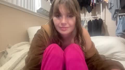 Snapshot of beebeebuzzzzzz chatting on 02-16-26, 08:21 beebeebuzzzzzz online show from 02-16-26, 08:21