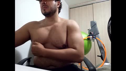 Snapshot of beefypecs_10 chatting on 12-17-24, 03:28 Criss2fer online show from 12-17-24, 03:28