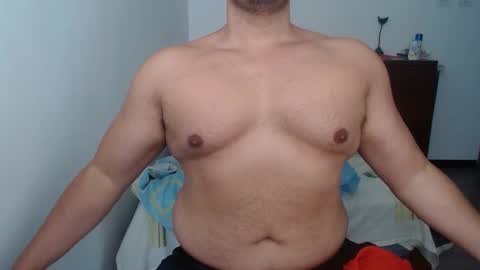 Snapshot of beefypecs_10 chatting on 10-06-25, 07:33 Criss2fer online show from 10-06-25, 07:33