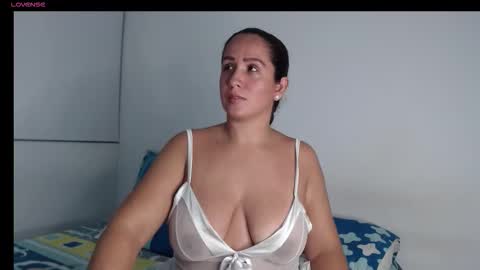 Snapshot of bela_hadid05 chatting on 10-02-25, 04:41 hadid online show from 10-02-25, 04:41