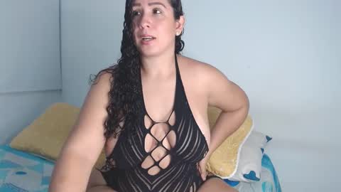 hadid online show from 10-12-25, 11:48