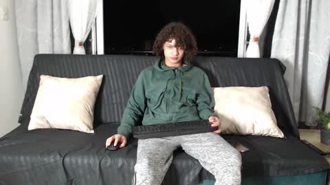 independent model online show from 01-17-25, 04:17