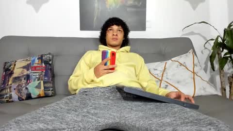 independent model online show from 03-04-25, 10:46