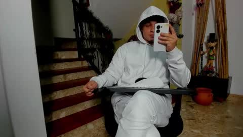 independent model online show from 11-25-25, 05:51