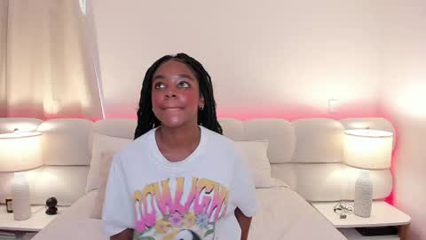 Snapshot of belkis_mills chatting on 03-06-25, 01:35 Belkis online show from 03-06-25, 01:35